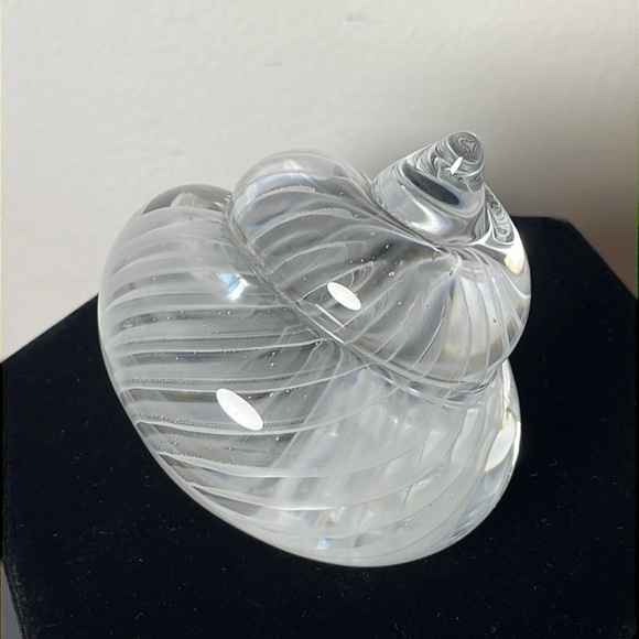 Marcolin Sweden White Swirl Glass Conch Shell Paperweight 14/76 Signed - Picture 4 of 7